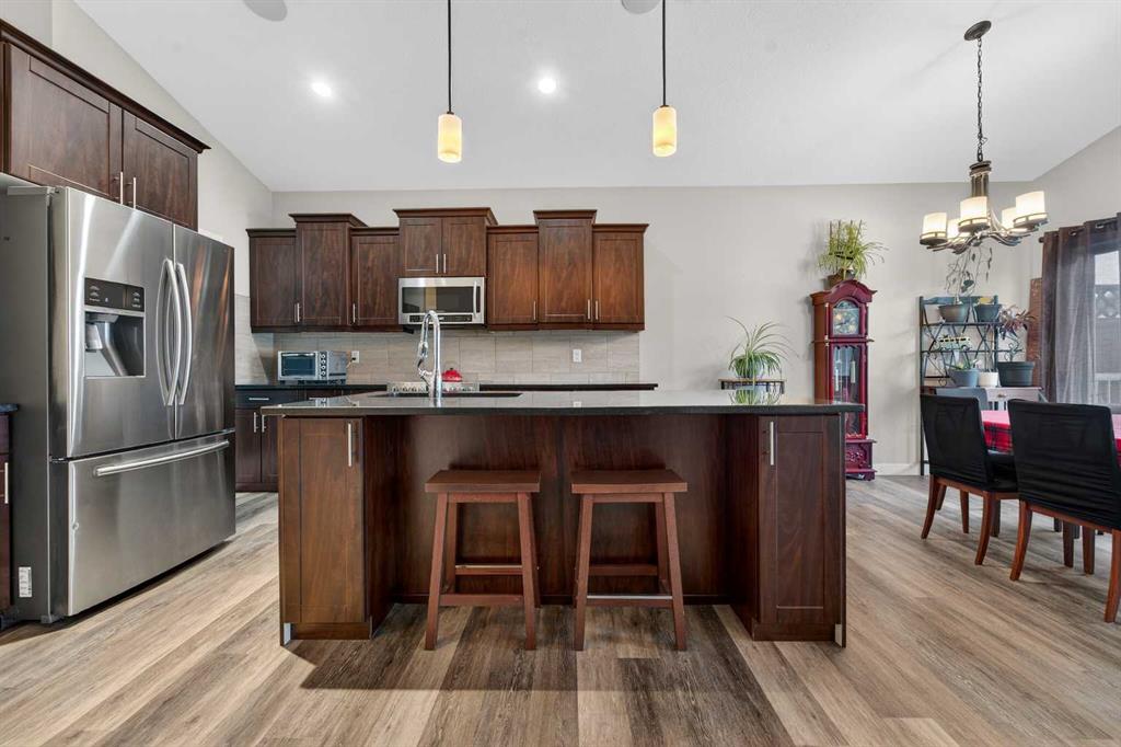 Picture for 623 Sixmile Crescent S