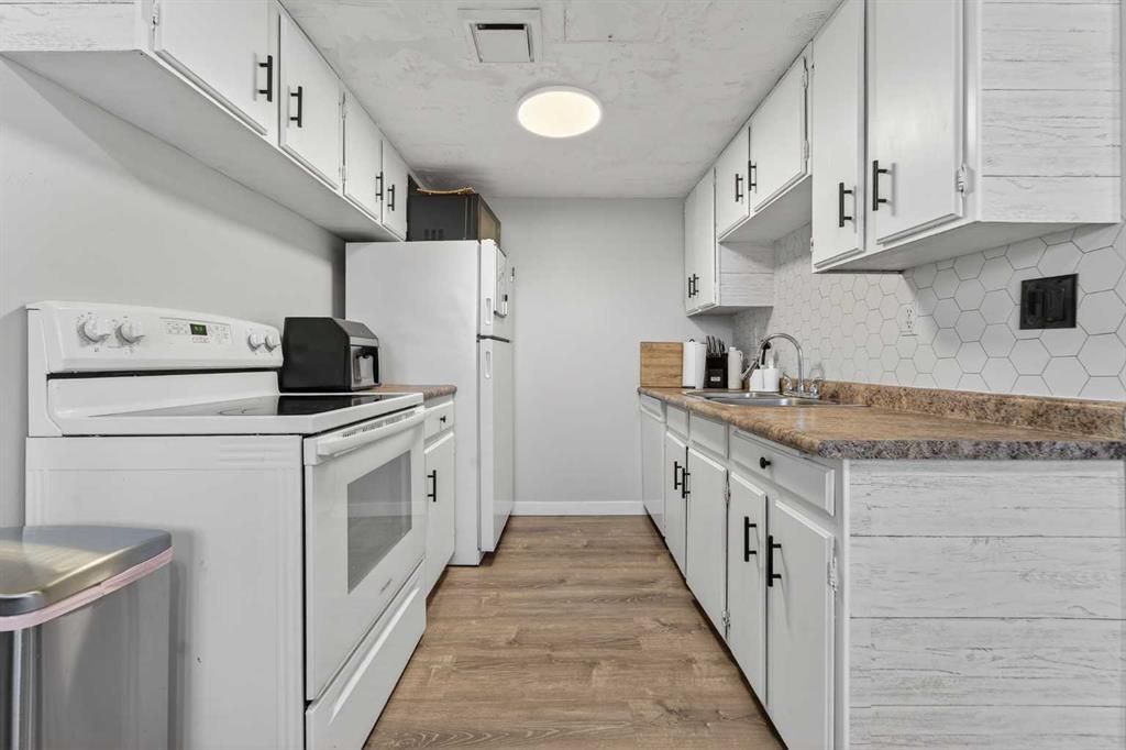 Picture for 16, 55 Lemoyne Crescent W