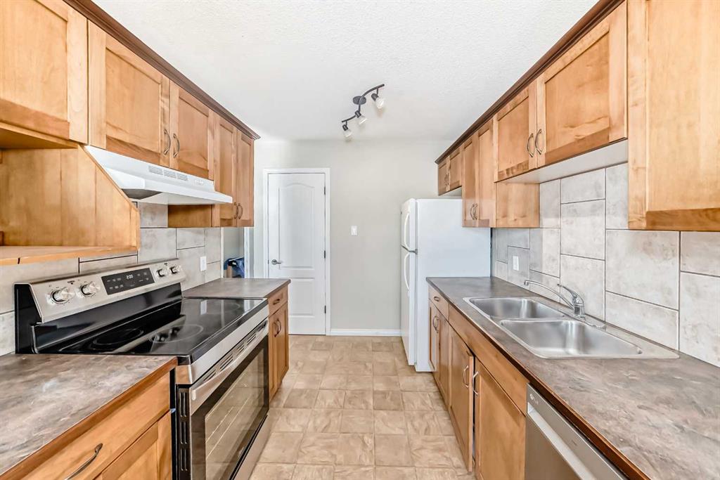 Picture for 33 Meadowlark Boulevard N