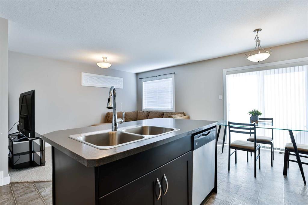 Picture for 8, 213 Silkstone Road W