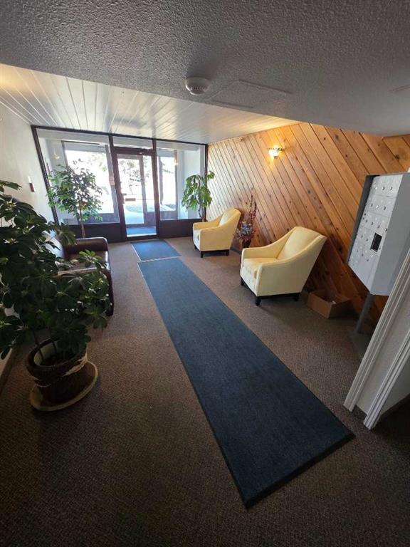 Picture for 102, 5015 51 Street 