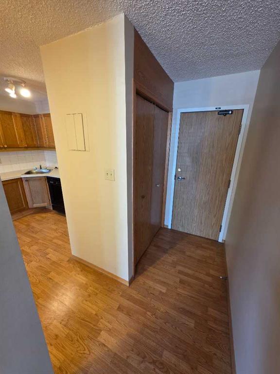 Picture for 102, 5015 51 Street 