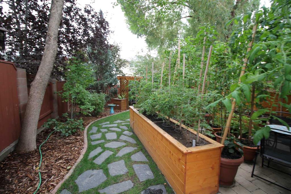 Picture for 18 Coachwood Road W