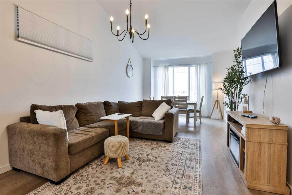 Picture for 328 Aquitania Boulevard W