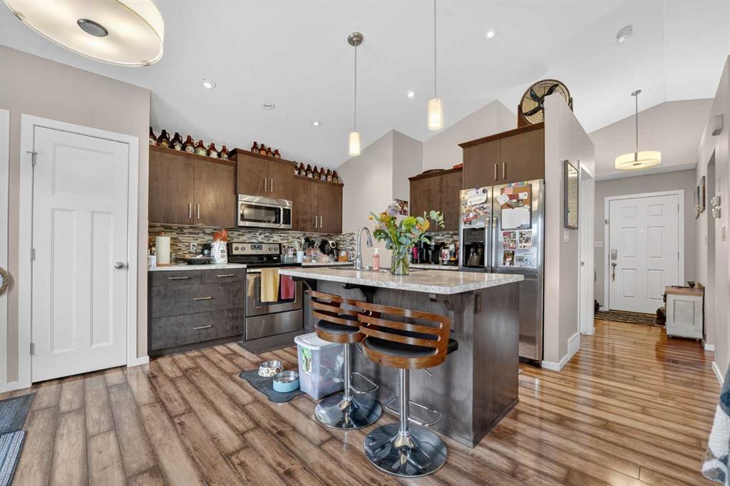 Picture for 120 Mt Sundance Crescent W