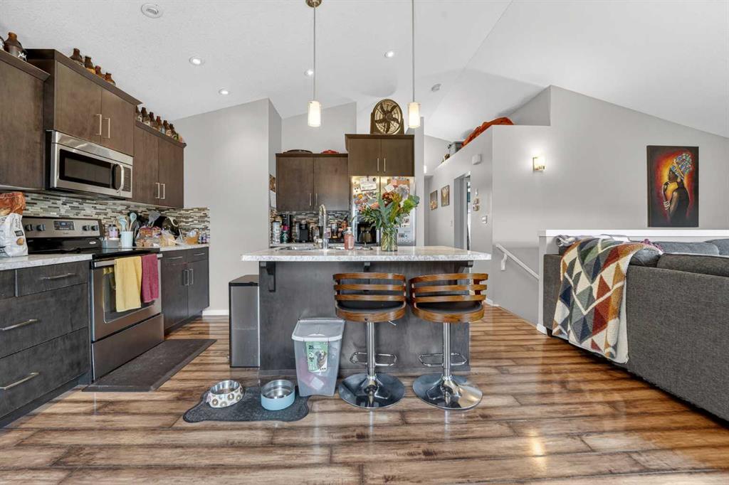Picture for 120 Mt Sundance Crescent W