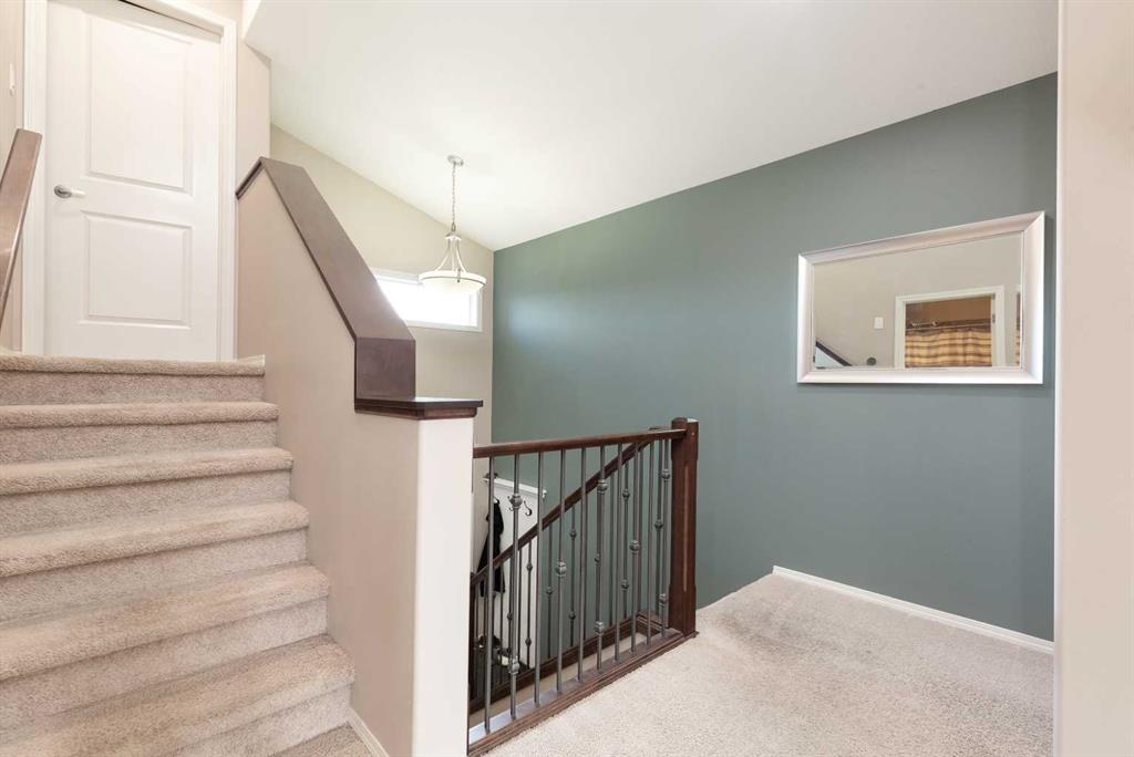 Picture for 719 Silkstone Close W