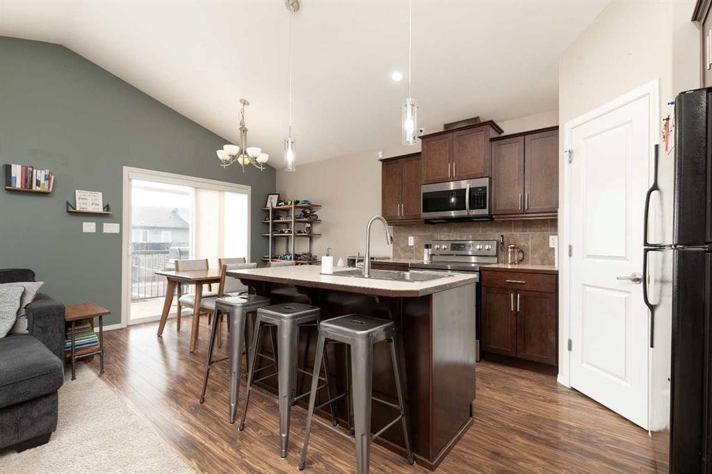 Picture for 719 Silkstone Close W