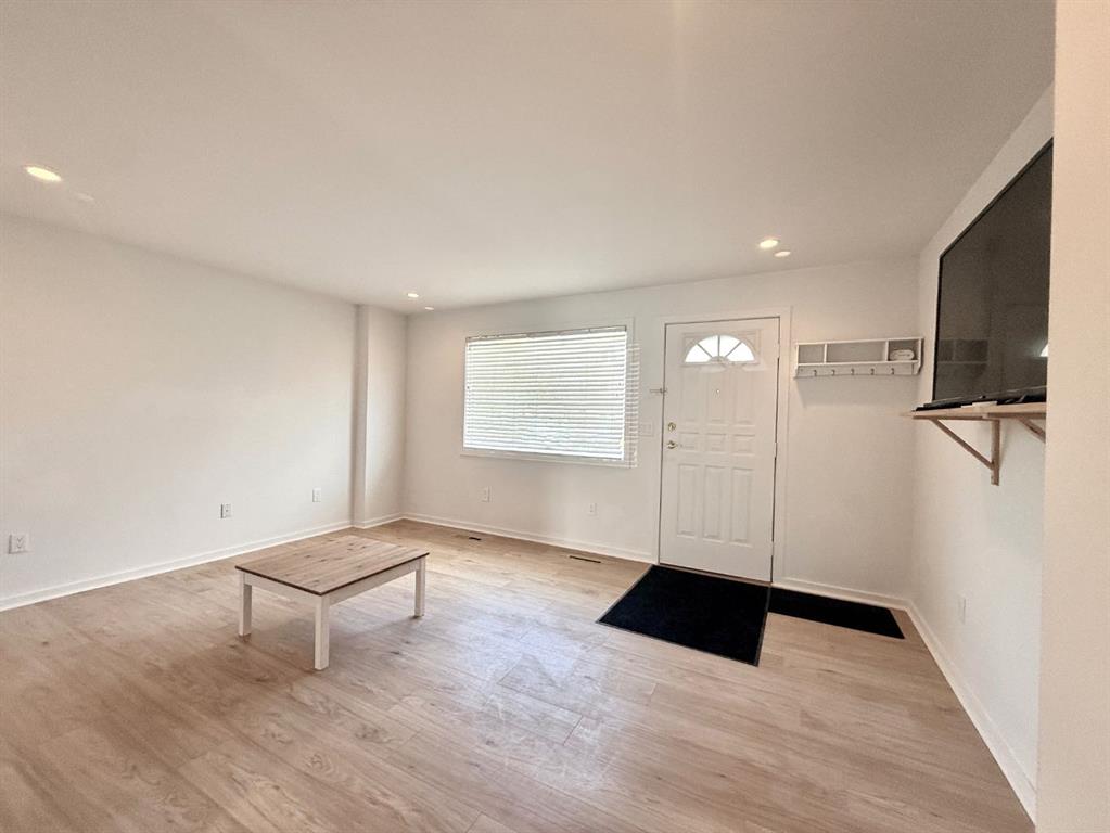 Picture for 1426 Ashgrove Road S