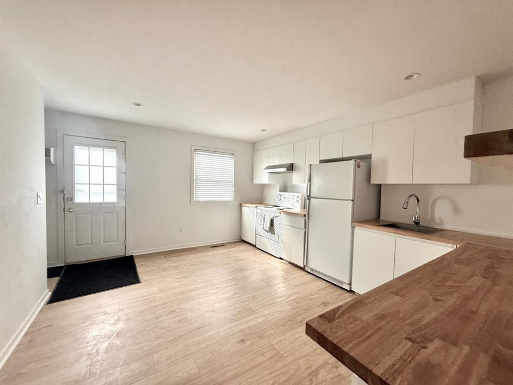 Picture for 1426 Ashgrove Road S