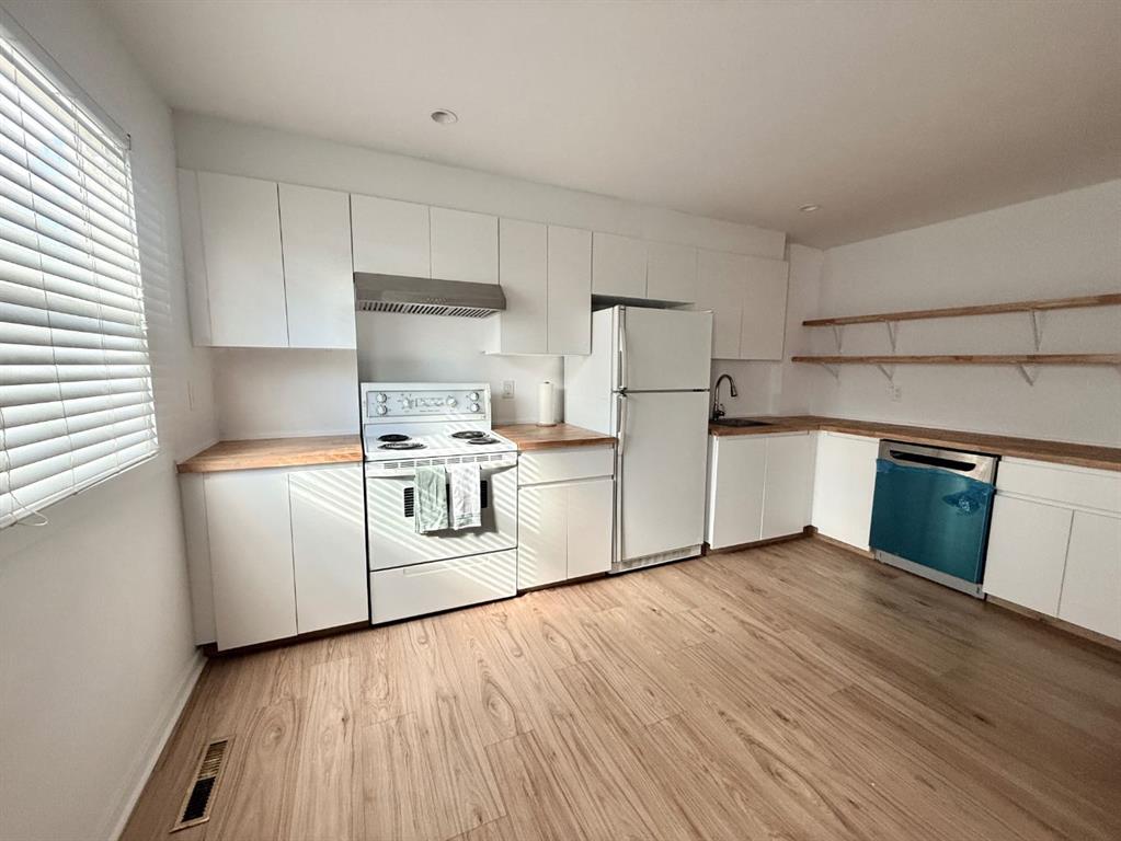 Picture for 1426 Ashgrove Road S