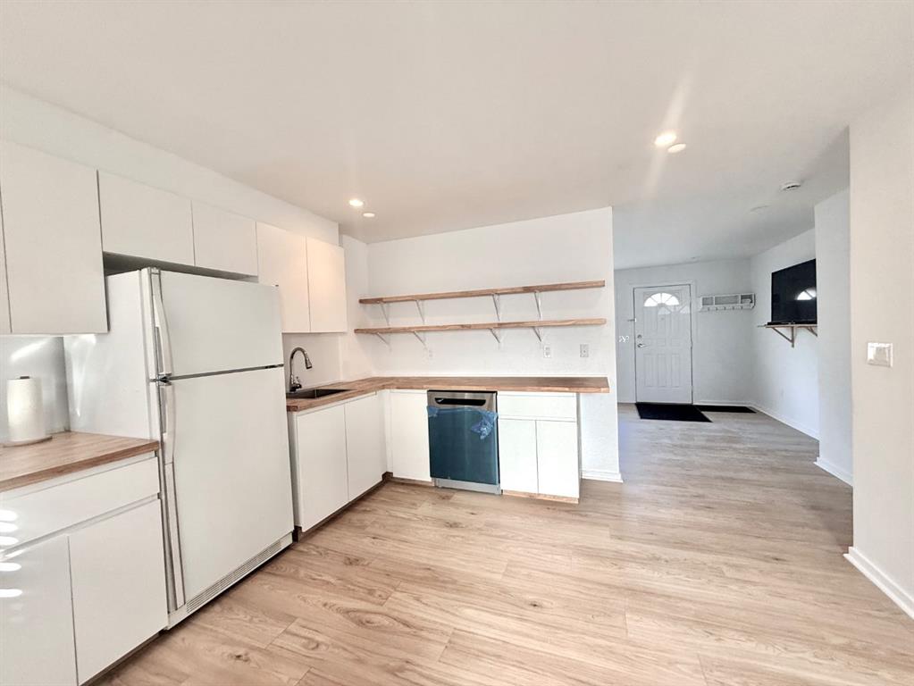 Picture for 1426 Ashgrove Road S