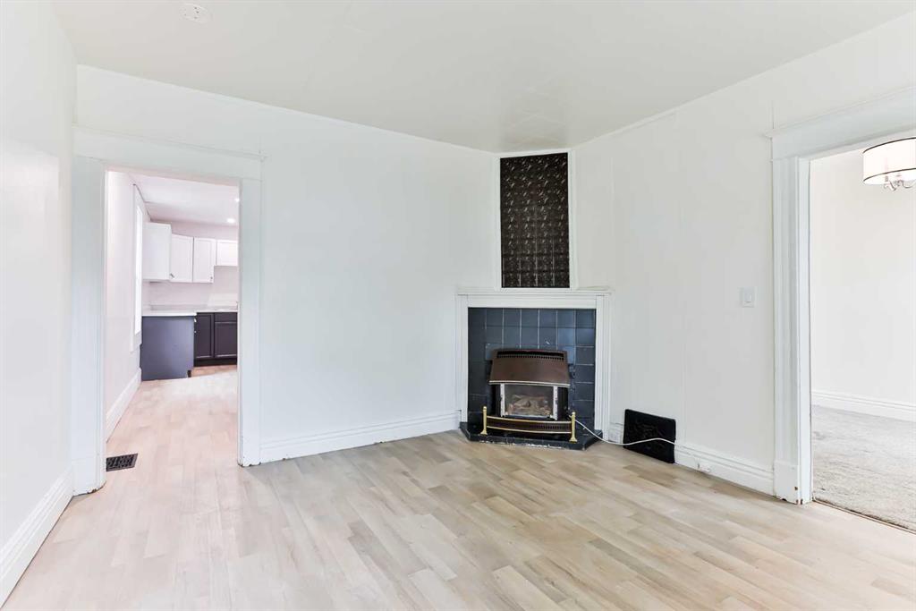 Picture for 912 8 Street S