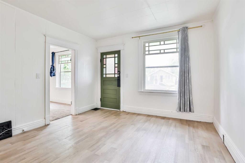 Picture for 912 8 Street S