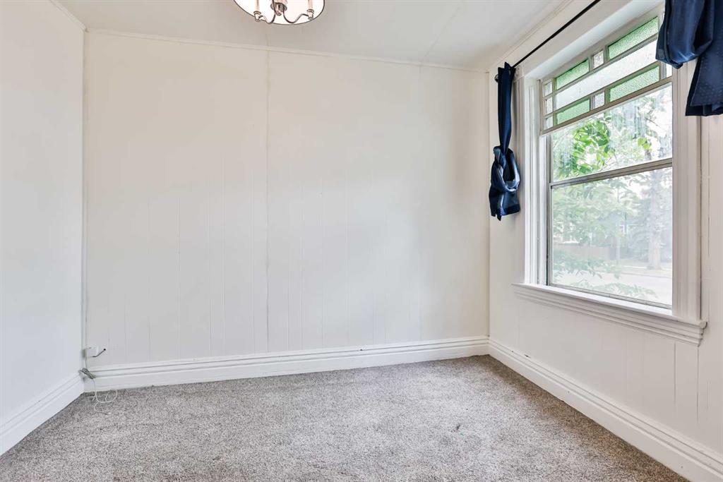 Picture for 912 8 Street S