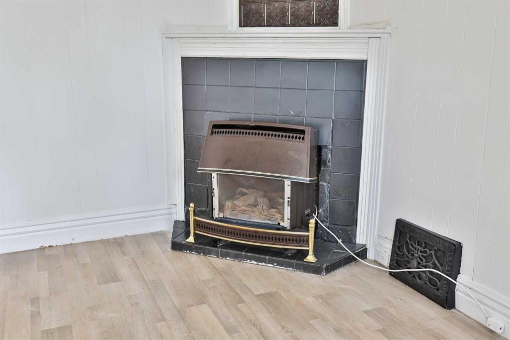 Picture for 912 8 Street S