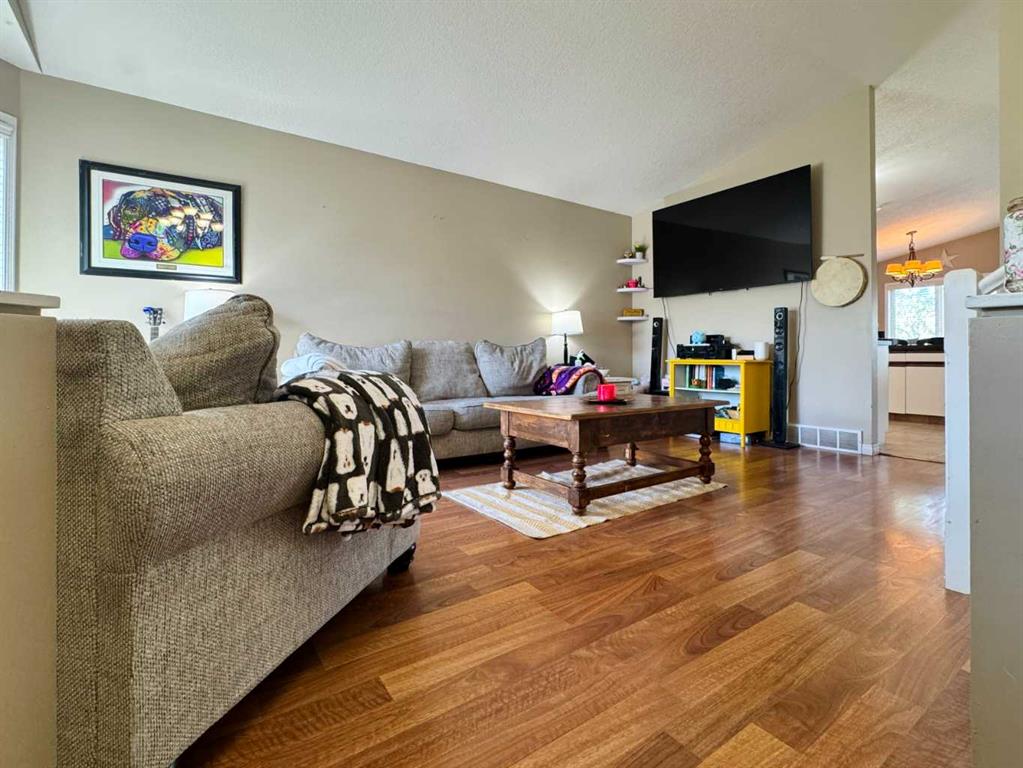 Picture for 93 Heritage Crescent W