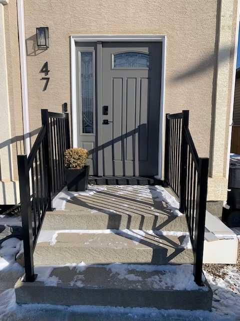 Picture for 47 Blackfoot Road W
