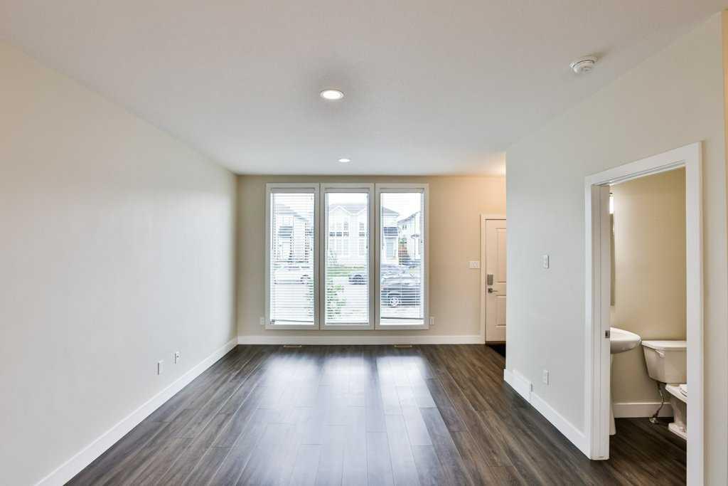 Picture for 267 Grassland Boulevard W