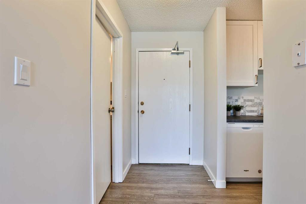 Picture for 201, 405 Columbia Boulevard W