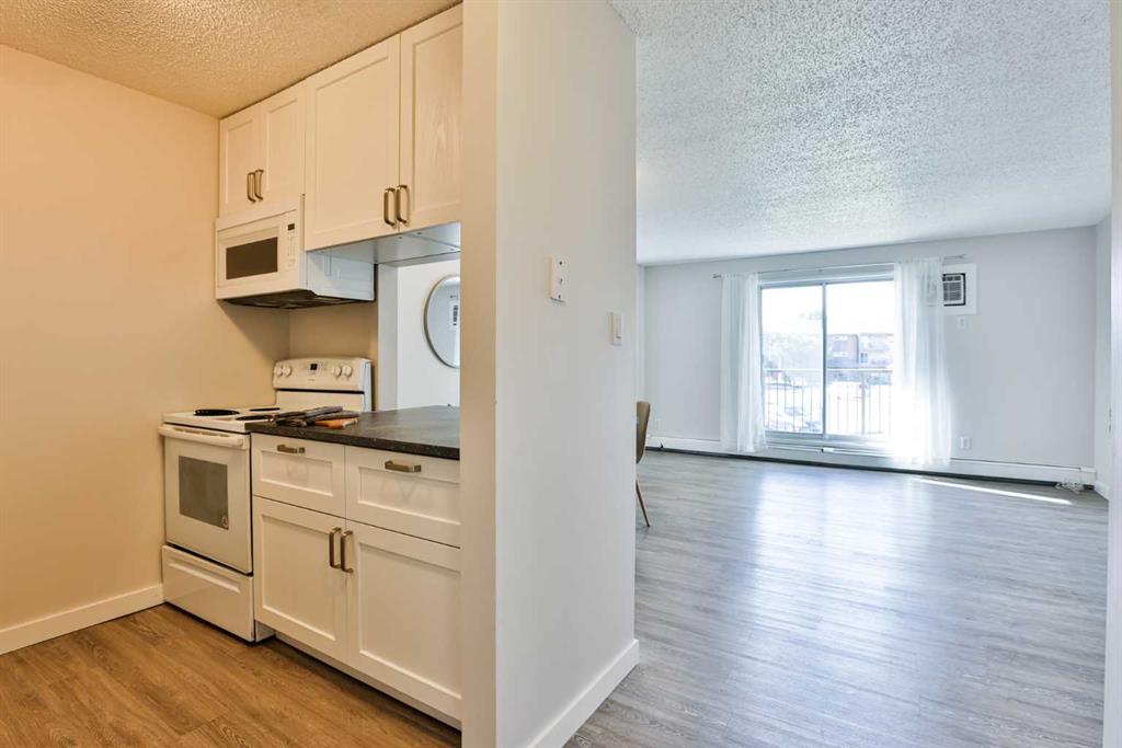 Picture for 201, 405 Columbia Boulevard W