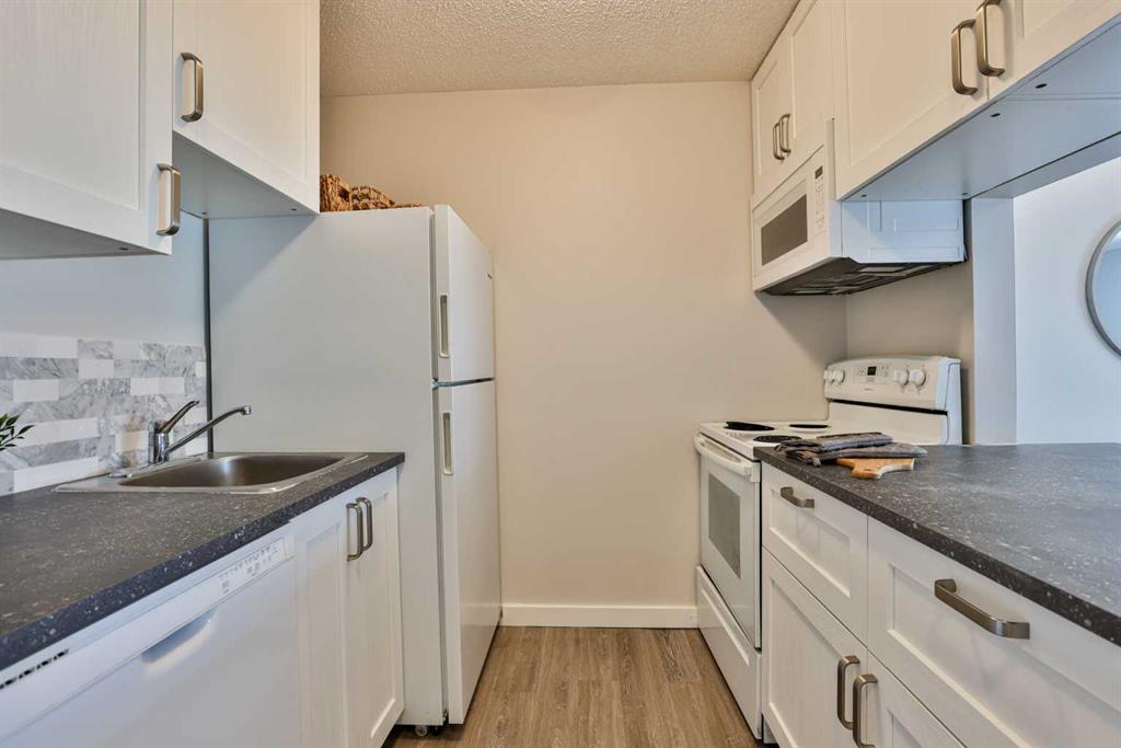 Picture for 201, 405 Columbia Boulevard W