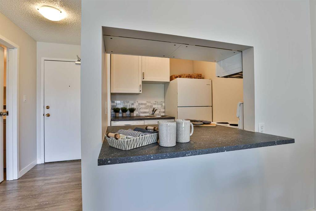 Picture for 201, 405 Columbia Boulevard W