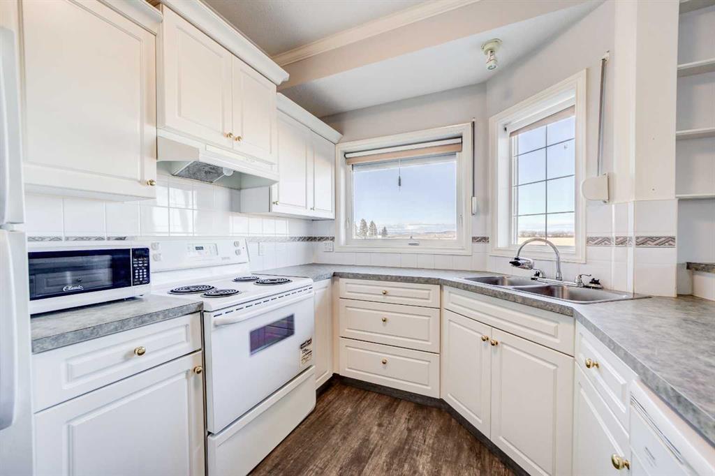 Picture for 103, 6 Skyline Crescent  https://www.cirrealty.ca/reb/ldar/1/A2265771_17.jpg