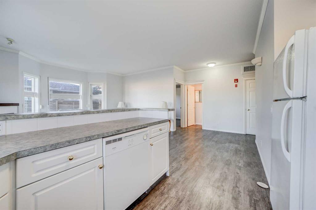 Picture for 103, 6 Skyline Crescent  https://www.cirrealty.ca/reb/ldar/1/A2265771_18.jpg