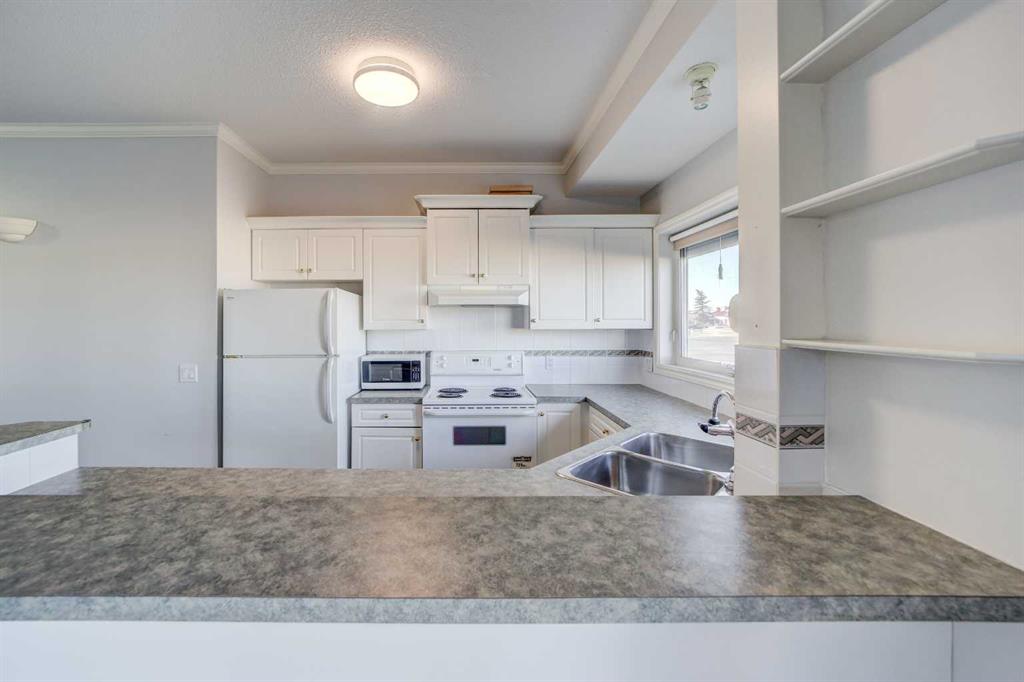 Picture for 103, 6 Skyline Crescent  https://www.cirrealty.ca/reb/ldar/1/A2265771_23.jpg