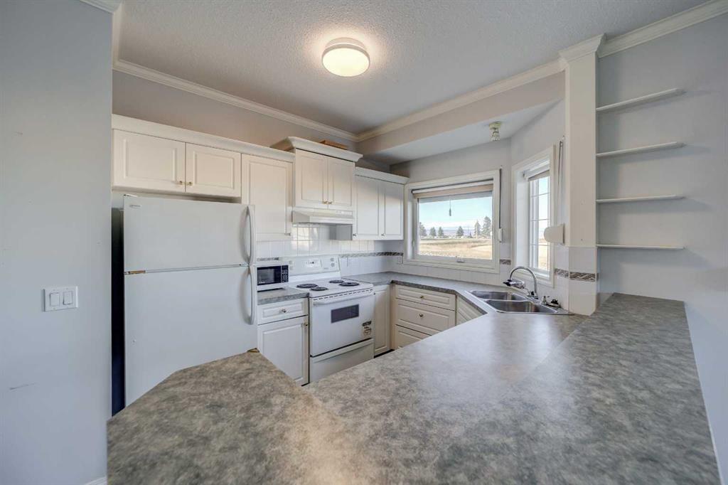 Picture for 103, 6 Skyline Crescent  https://www.cirrealty.ca/reb/ldar/1/A2265771_24.jpg