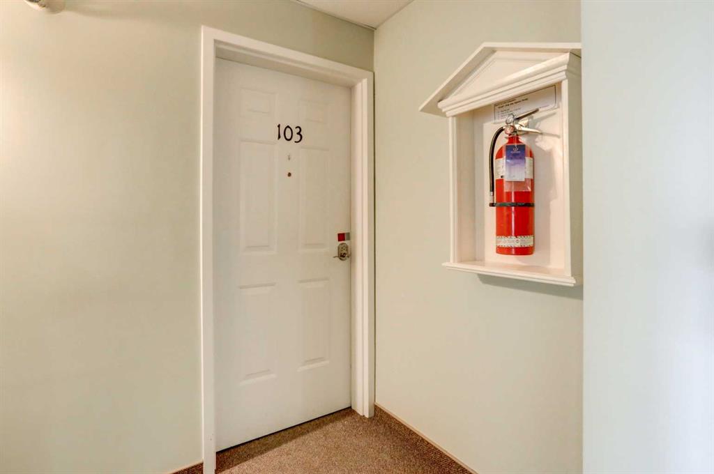 Picture for 103, 6 Skyline Crescent  https://www.cirrealty.ca/reb/ldar/1/A2265771_7.jpg