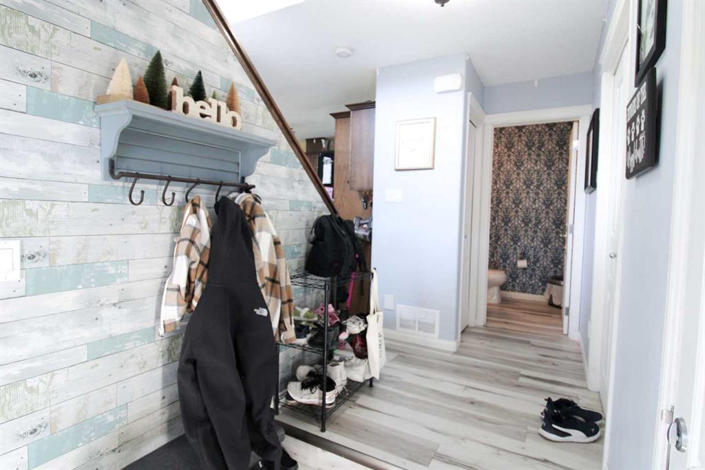 Picture for 701 Silkstone Close W