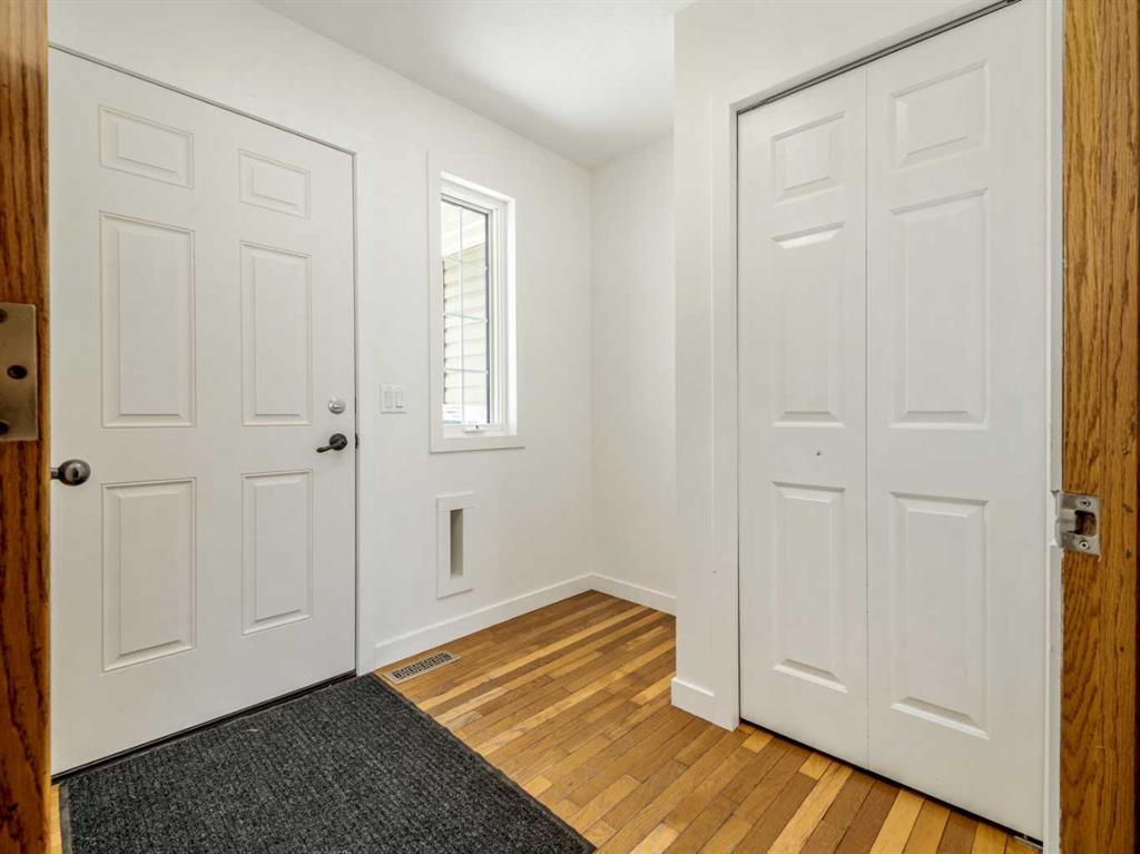 Picture for 495 6 Street W