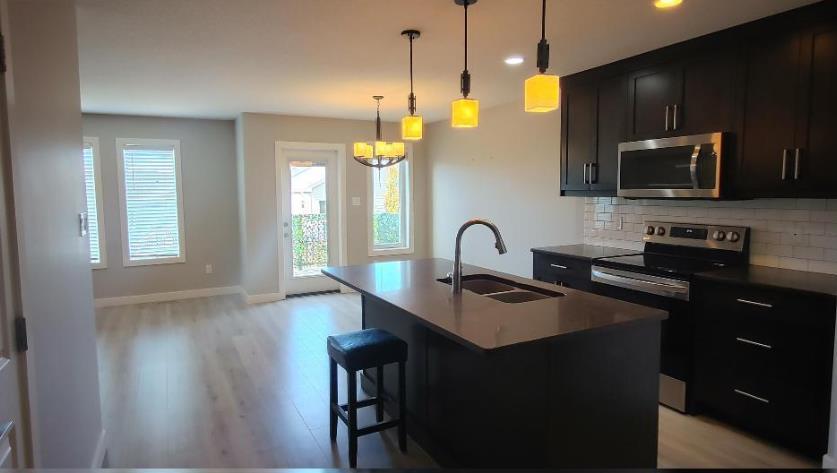 Picture for A, 518 Devonia Road W