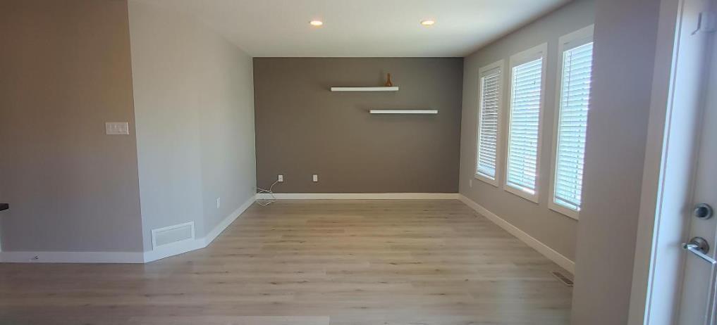 Picture for A, 518 Devonia Road W