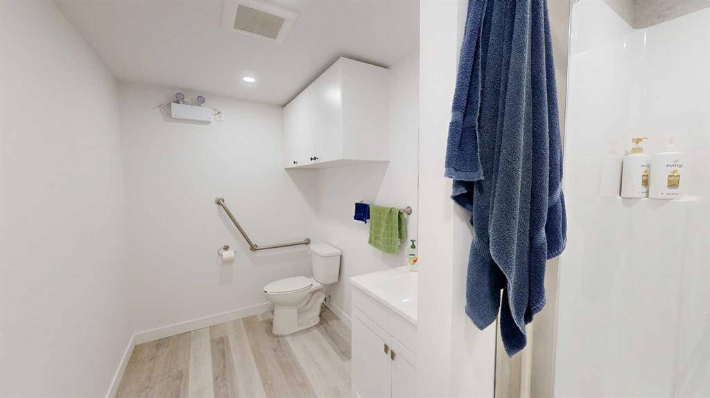 Picture for 5, 3954 30 Street N