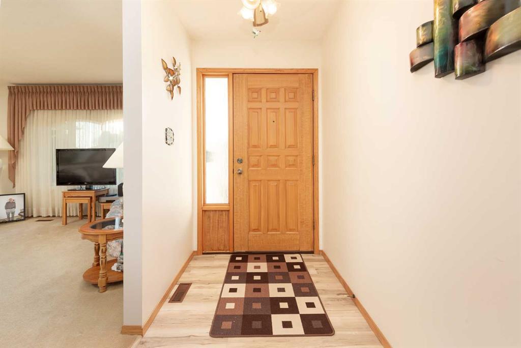 Picture for 83 Elm Crescent S