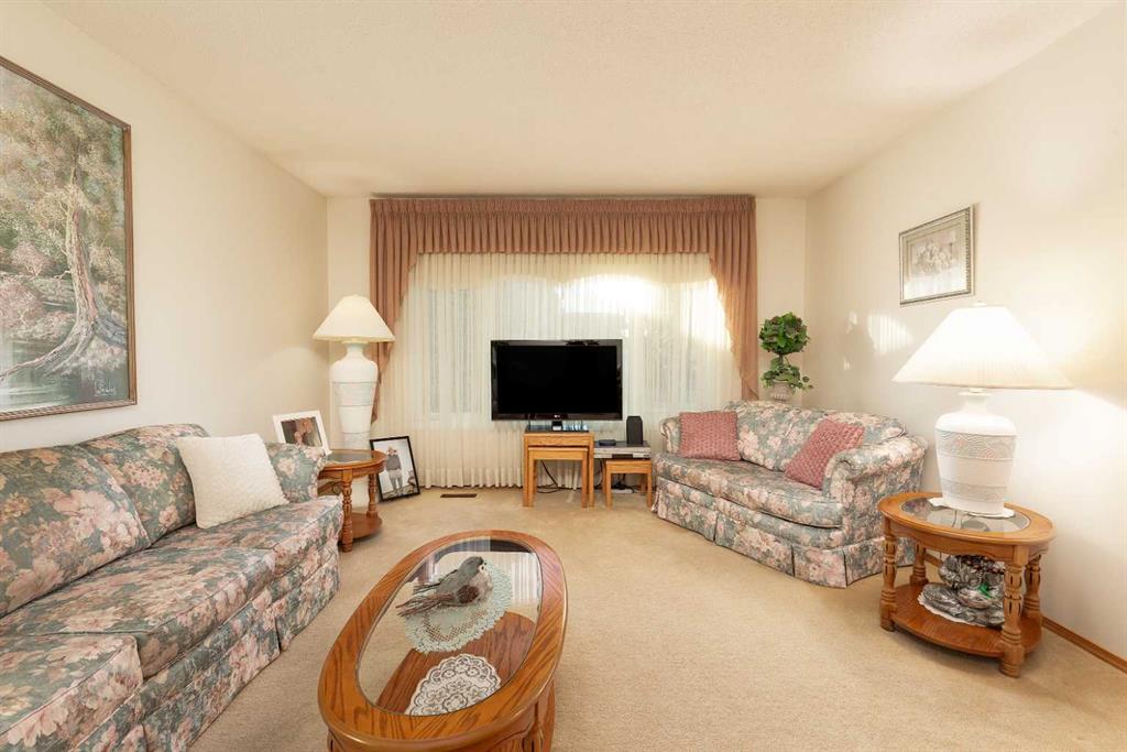 Picture for 83 Elm Crescent S