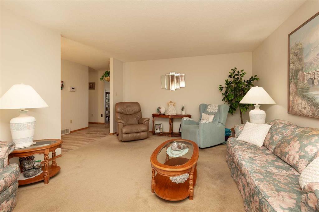 Picture for 83 Elm Crescent S