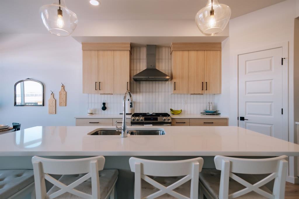 Picture for 209 Blackwolf Place N