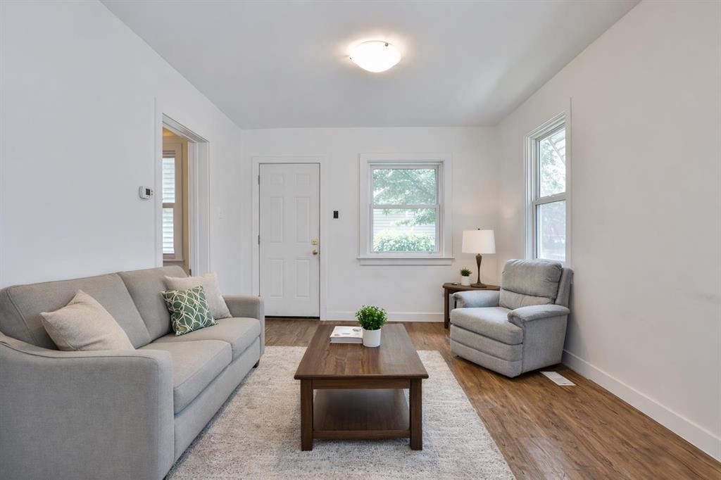 Picture for 140 20 Street N