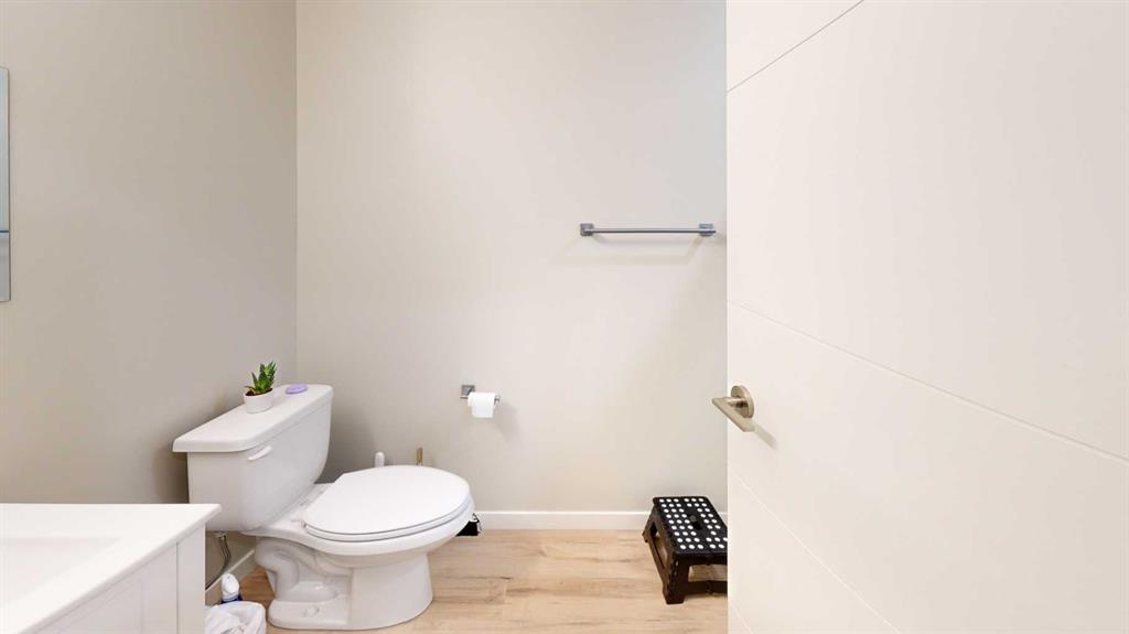 Picture for 3, 414 Highlands Boulevard W