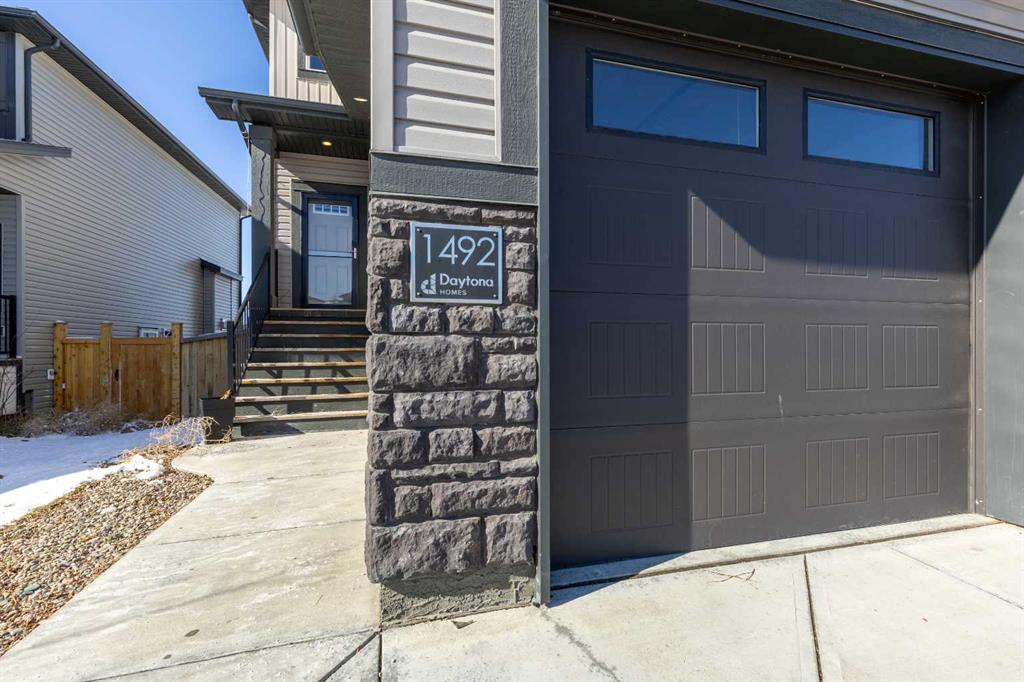 Picture for 1492 Coalbanks Boulevard W