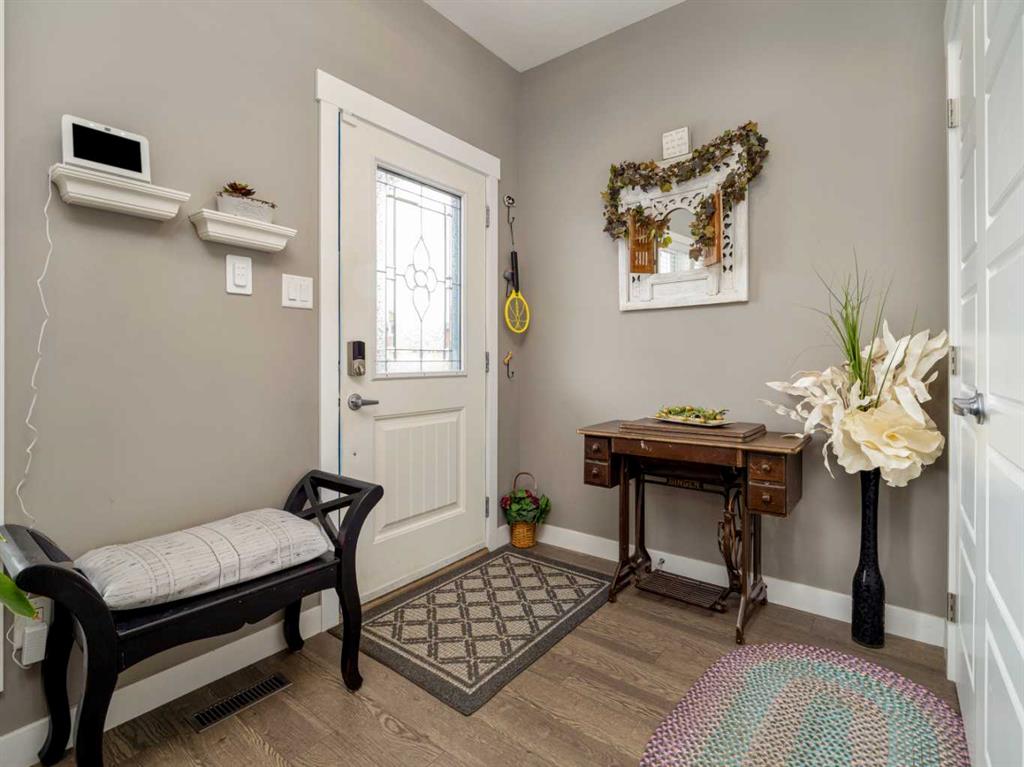 Picture for 527 Moonlight Lane W