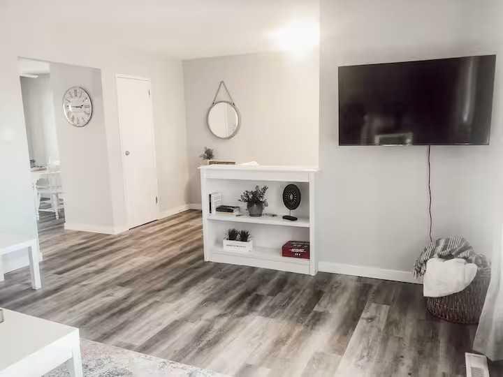 Picture for 309 28 Street S