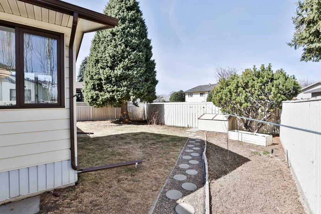 Picture for 104 Elm Crescent S