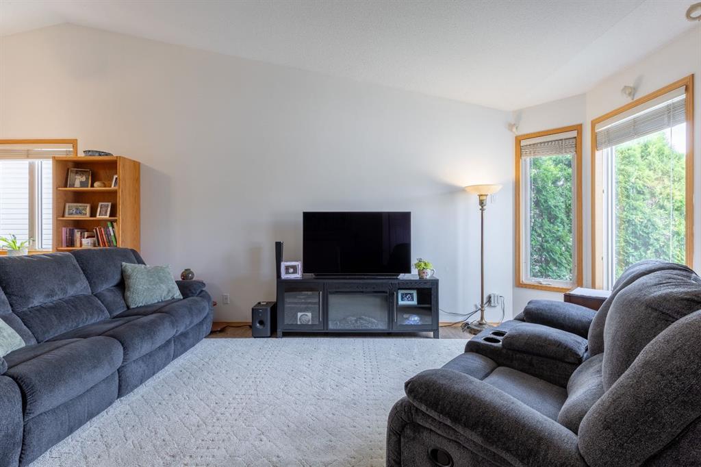 Picture for 389 Kodiak Boulevard N