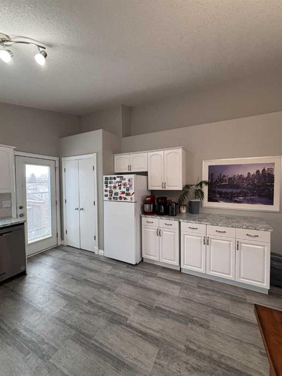 Picture for 70 Kodiak Crescent N