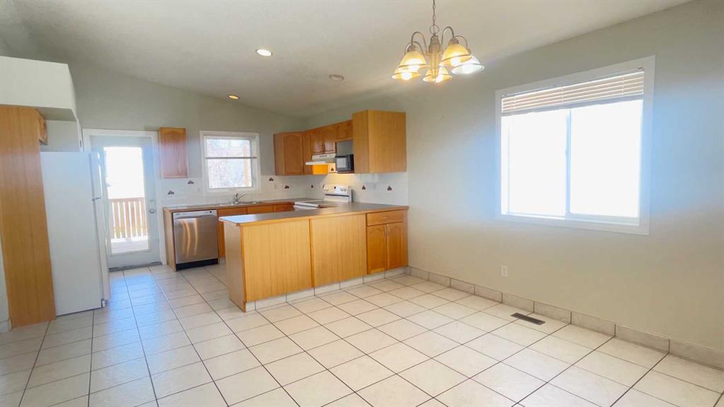 Picture for 34 Blackfoot Road W